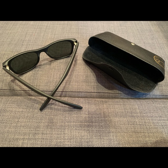 Ray Ban New Wayfarers + Case - Picture 3 of 4